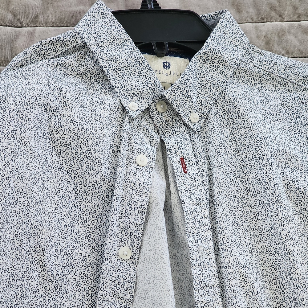 Men's size L dress shirt like new